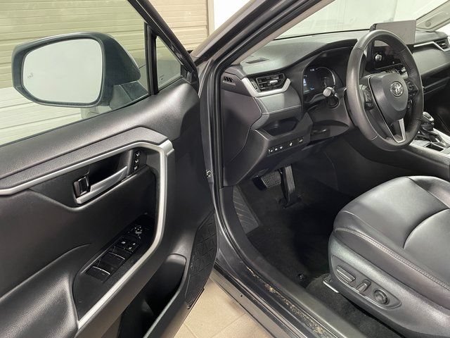 Used 2025 Toyota RAV4 XLE Premium w/ Weather Package AWD/4WD image 9