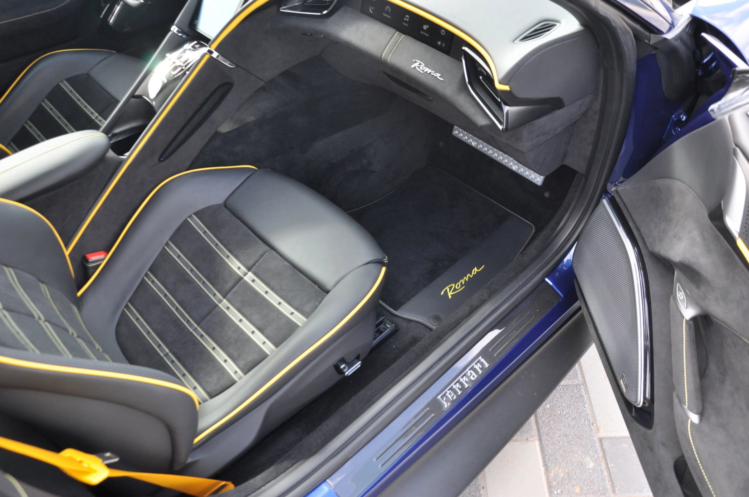 Used 2022 Ferrari Roma image 36