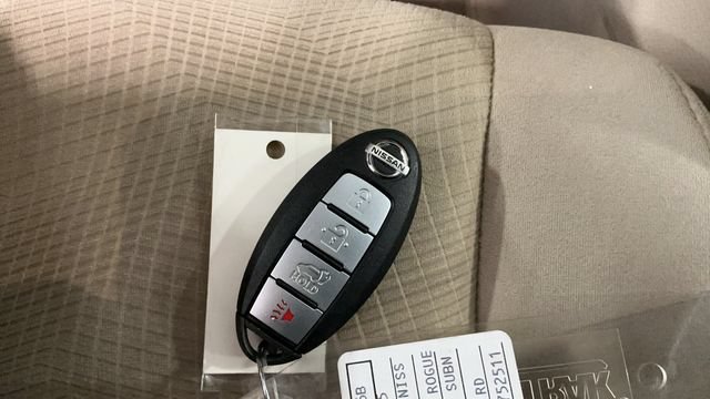 Used 2015 Nissan Rogue SV w/ SV Premium Package FWD image 37