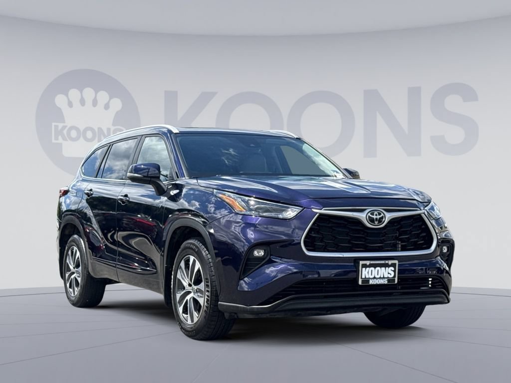Used 2023 Toyota Highlander XLE AWD/4WD image 10