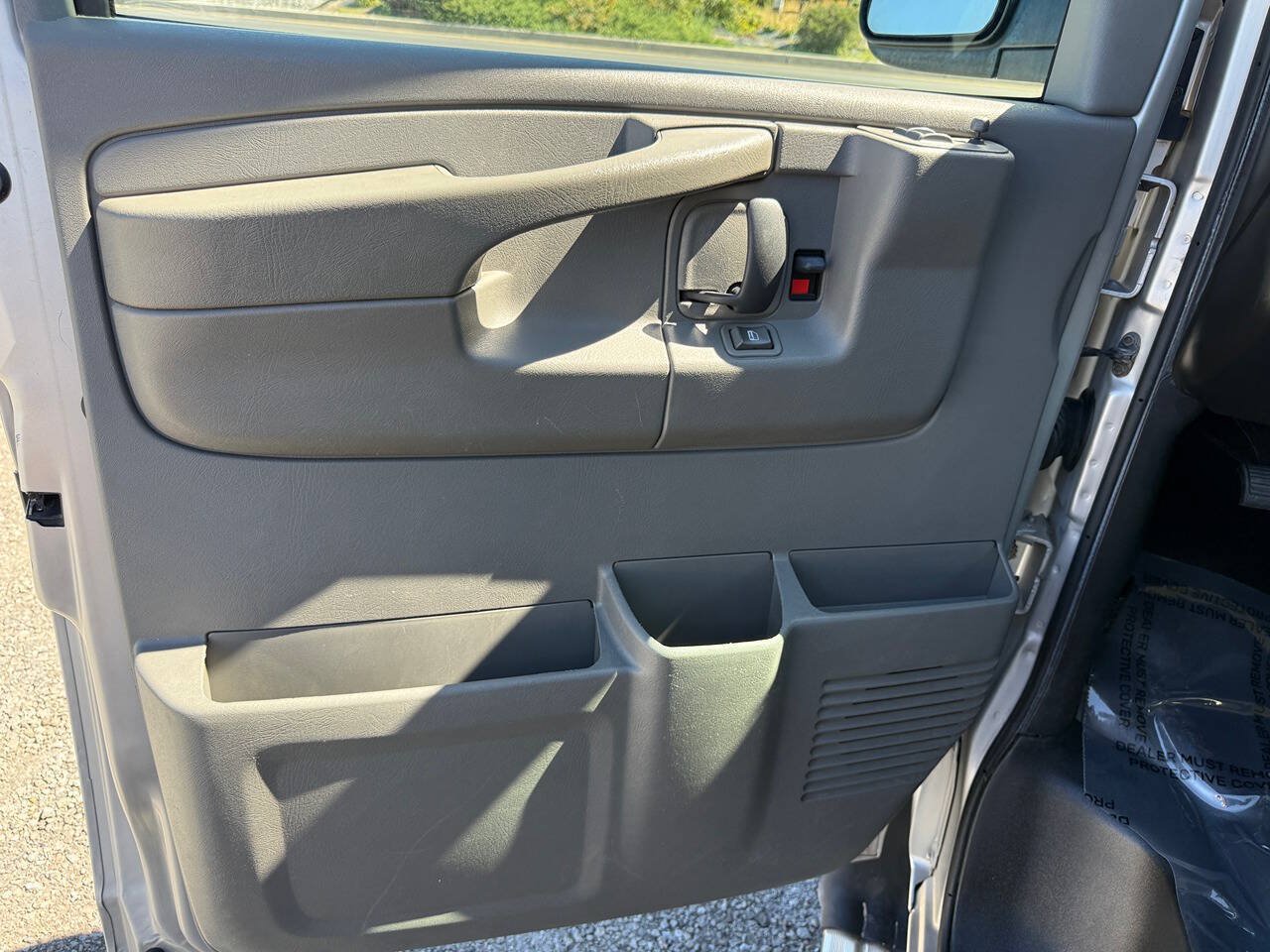 Used 2005 Chevrolet Express 2500 Passenger RWD image 26