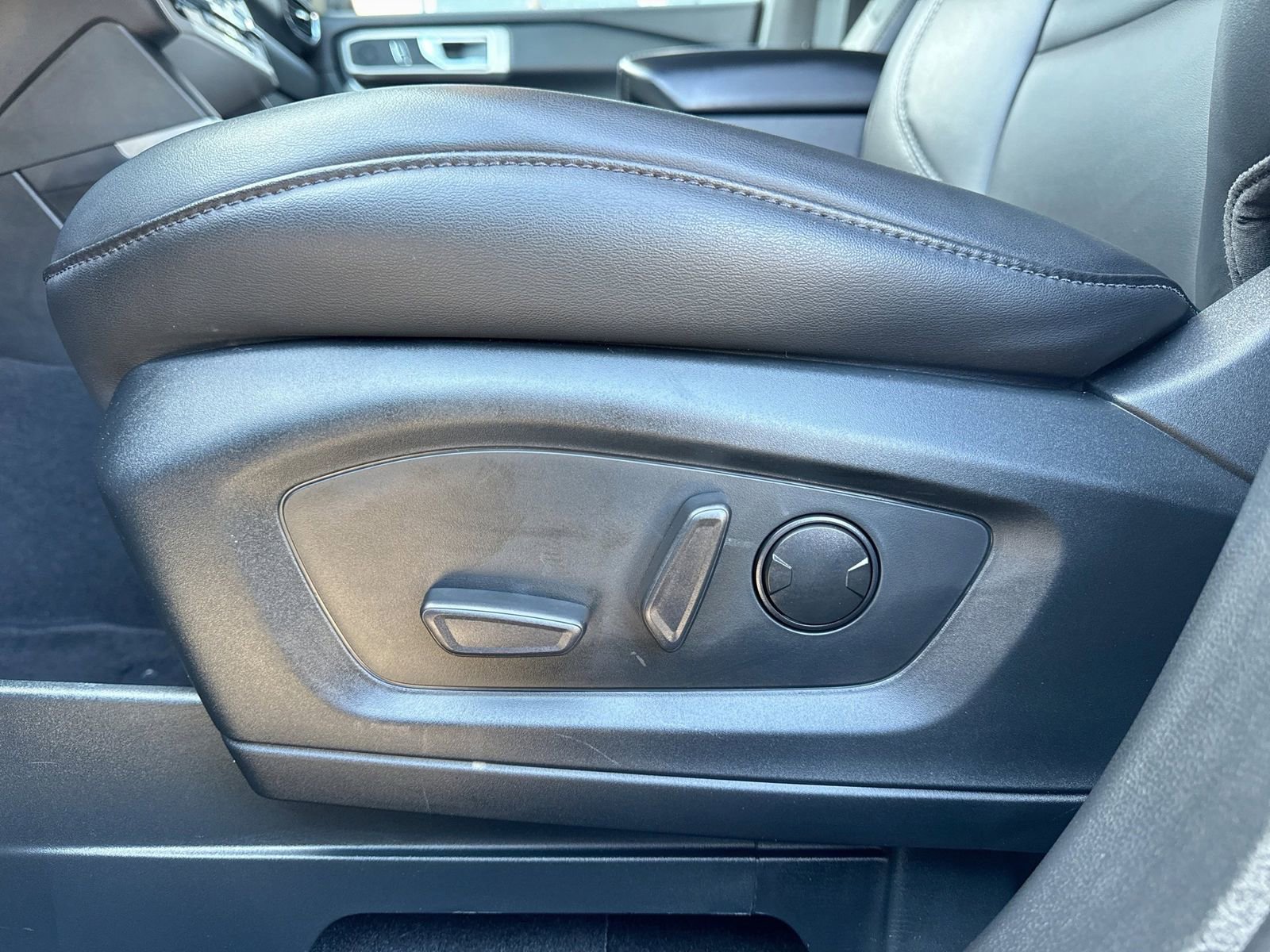 Certified 2024 Ford Explorer XLT w/ Equipment Group 202A image 3