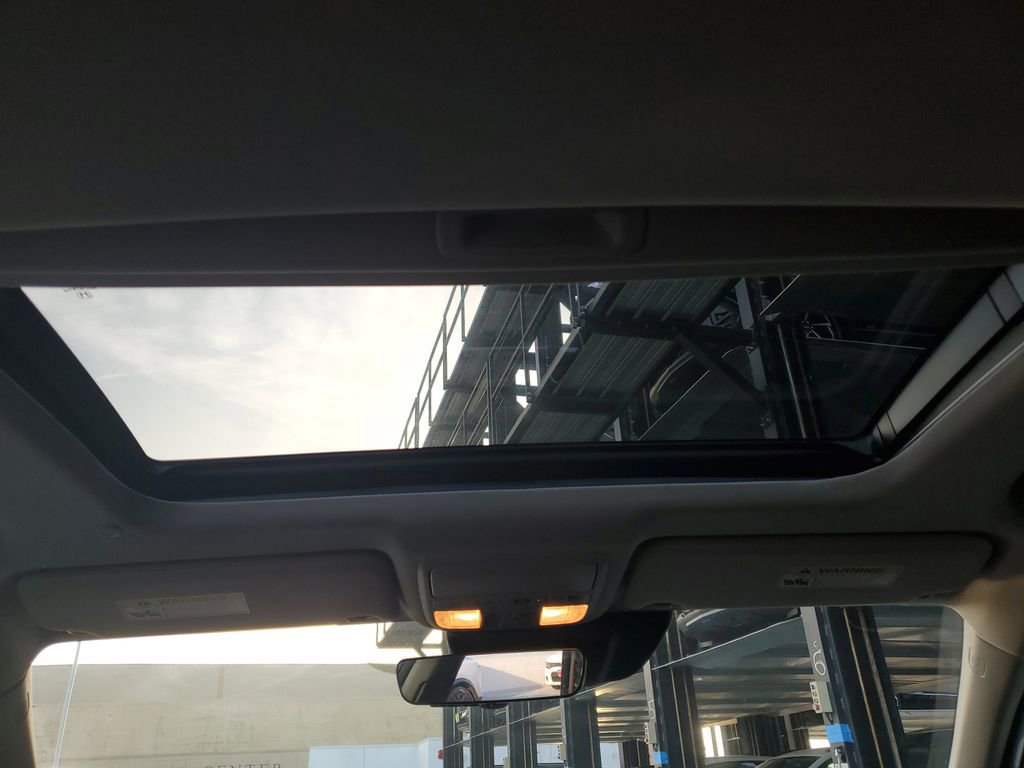 Used 2020 Honda Accord Touring image 11