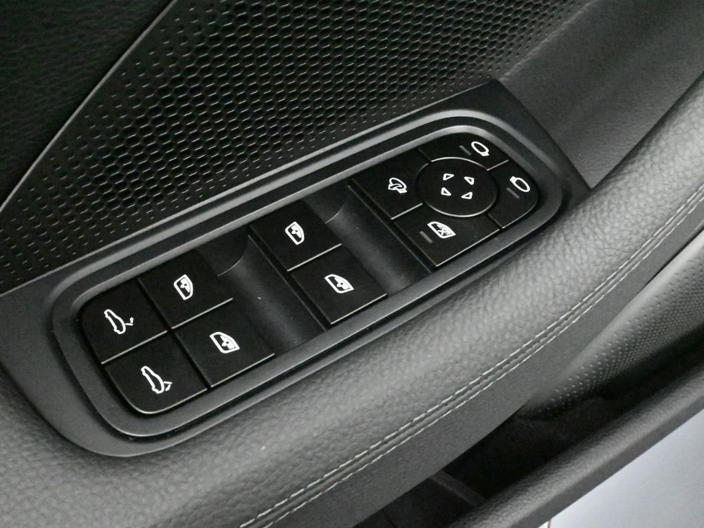 Certified 2026 Porsche Panamera image 18