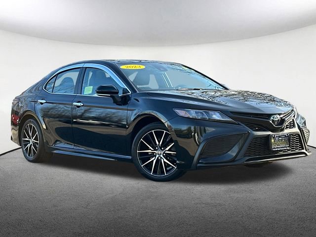 Used 2023 Toyota Camry SE w/ Cold Weather Package image 2