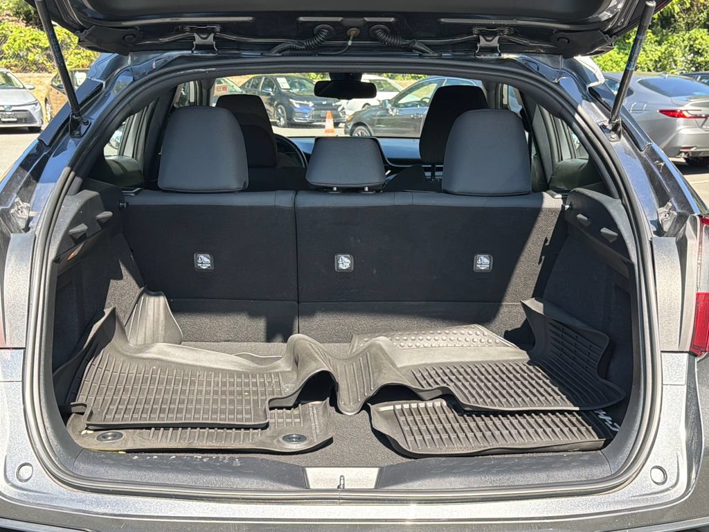 Used 2018 Toyota C-HR XLE FWD image 6