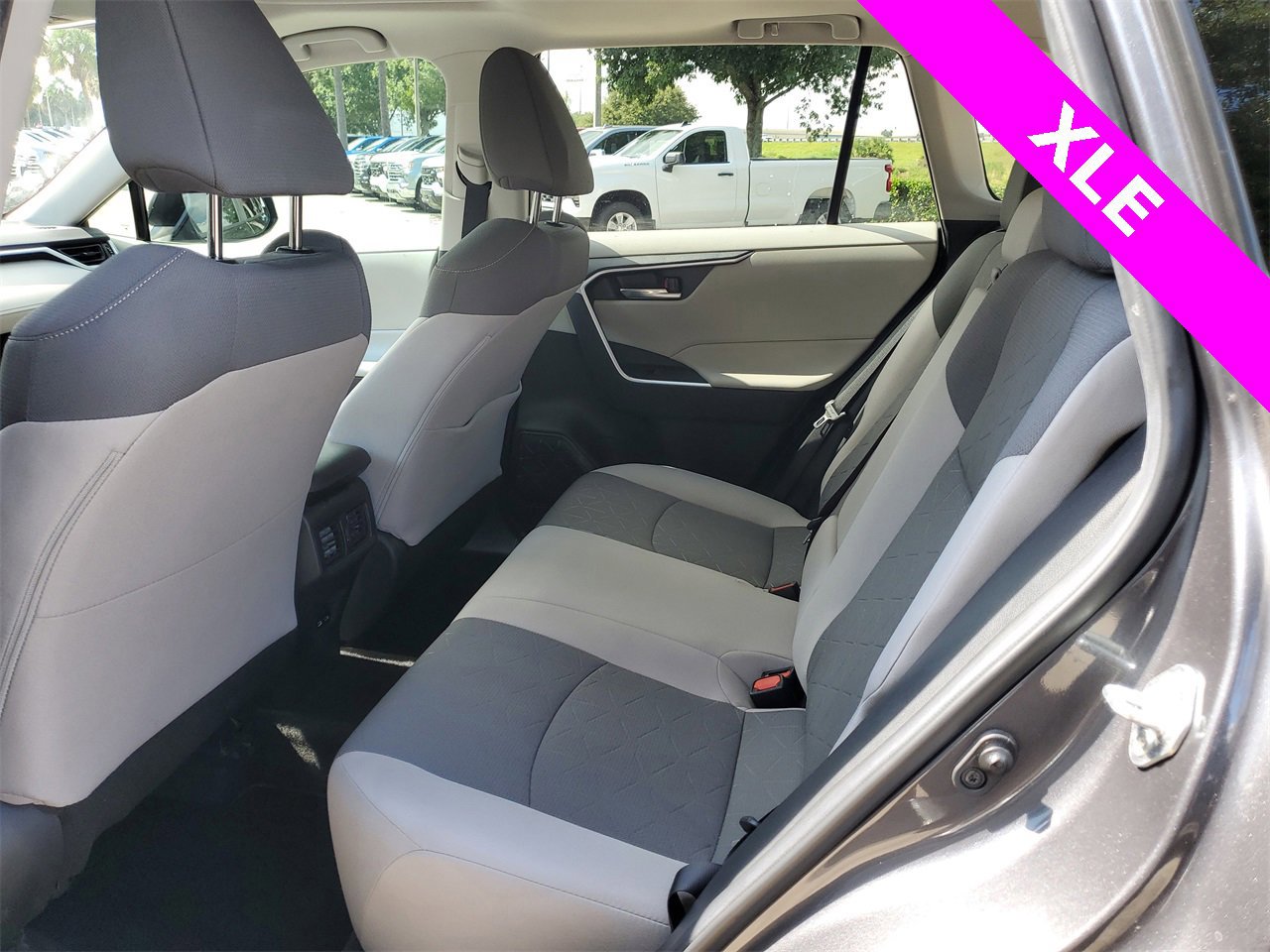 Used 2022 Toyota RAV4 XLE image 11
