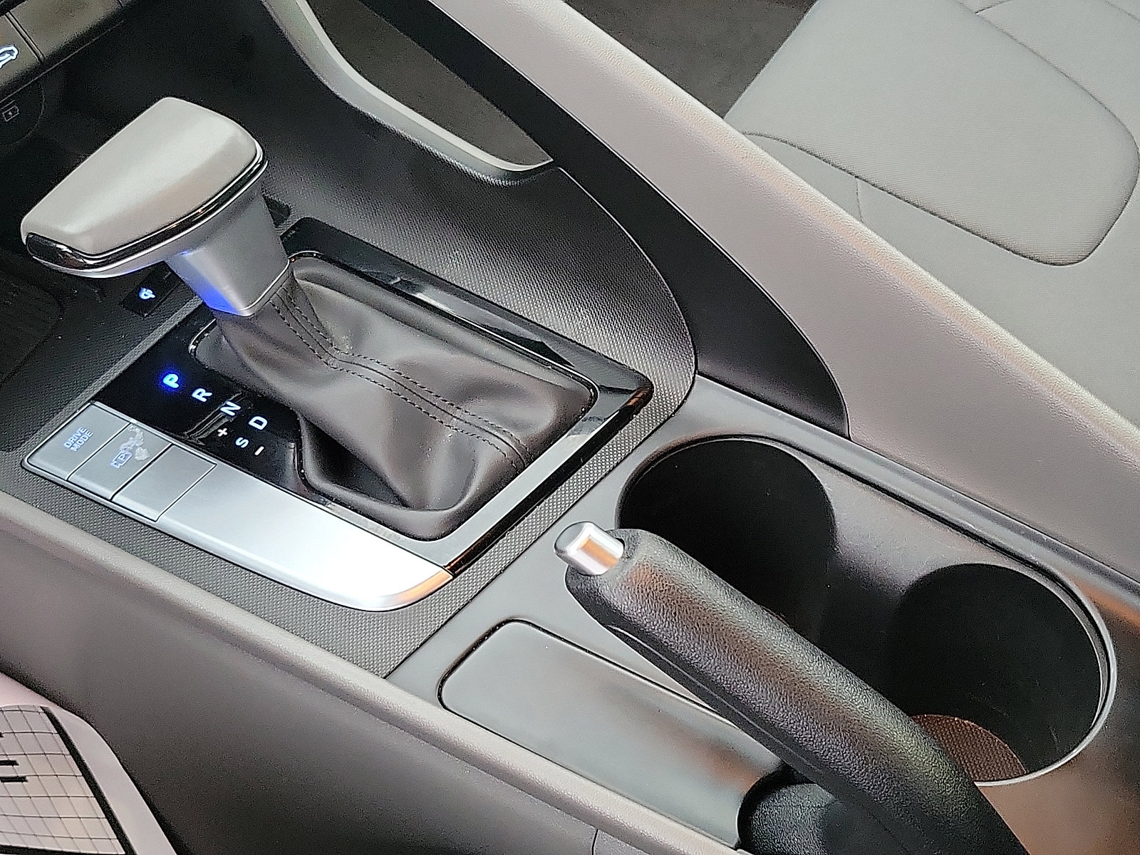 Certified 2025 Hyundai Elantra Sport image 12