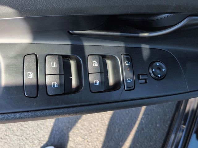 Used 2025 Hyundai Elantra Sport image 14