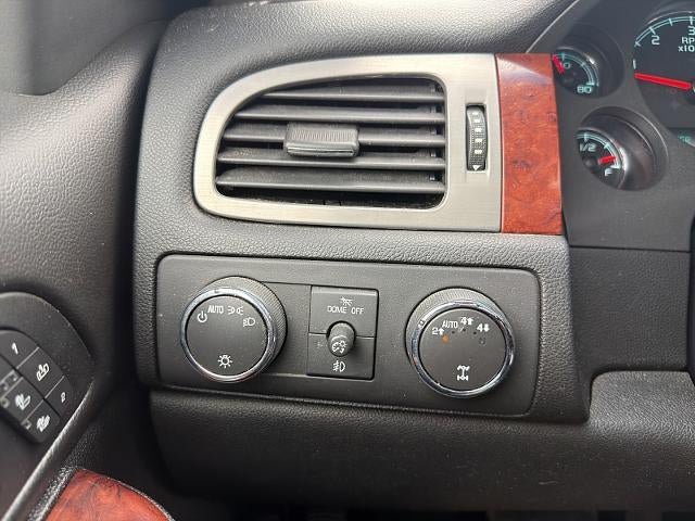 Used 2013 Chevrolet Avalanche LTZ AWD/4WD image 33