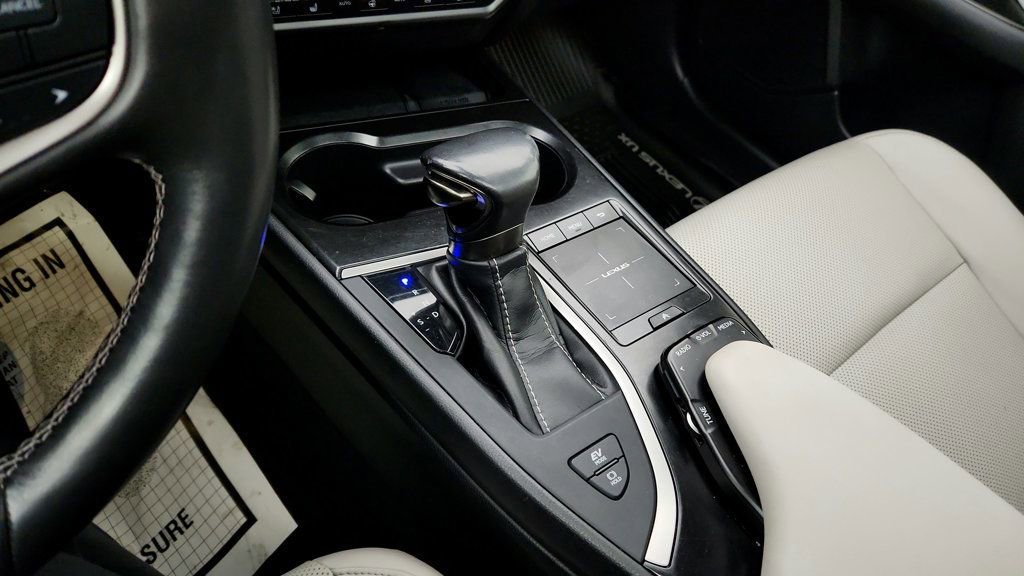 Used 2019 Lexus UX 250h w/ Premium Package image 17