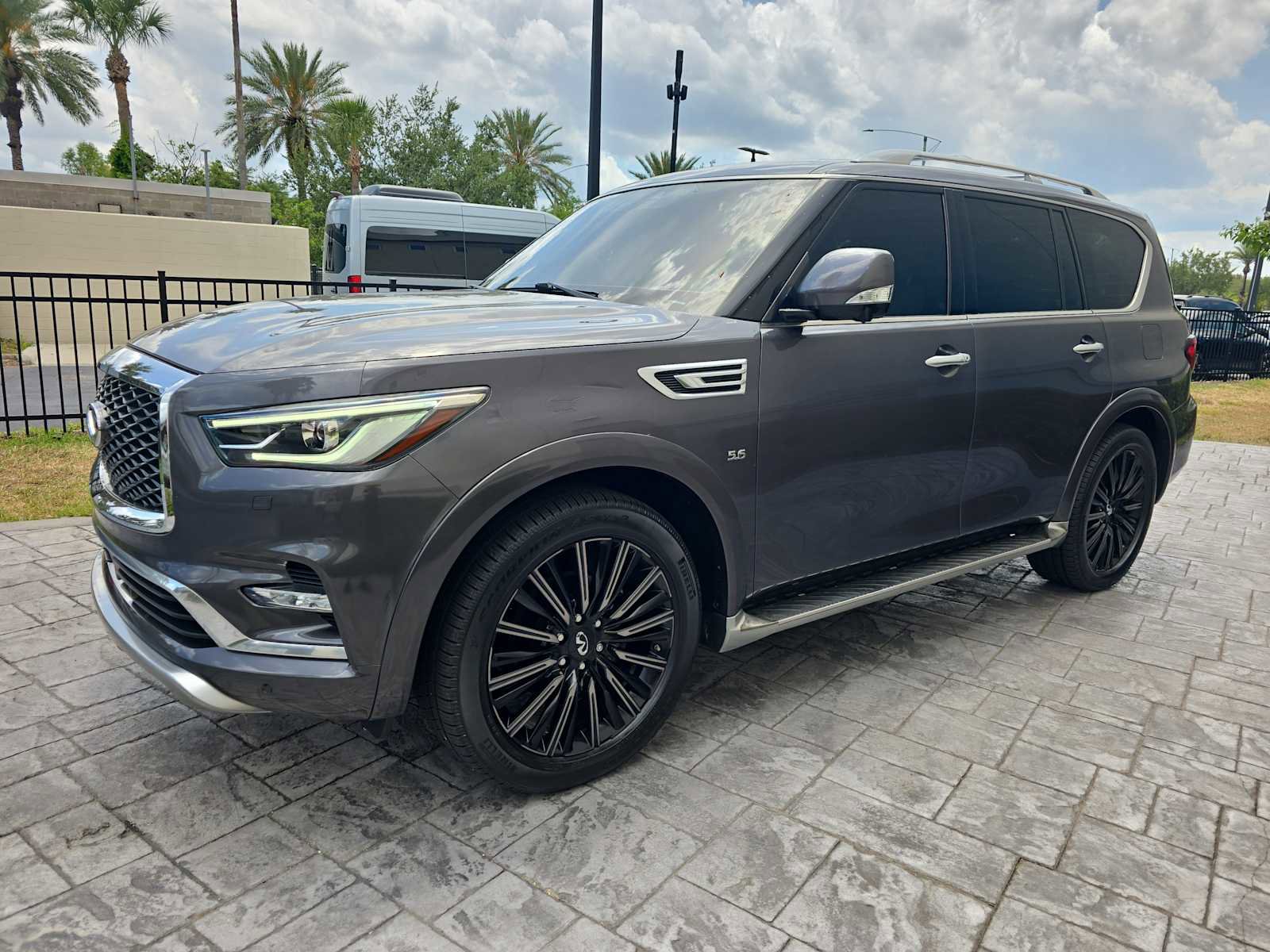 Used 2019 INFINITI QX80 Limited w/ All-Season Package AWD/4WD image 9