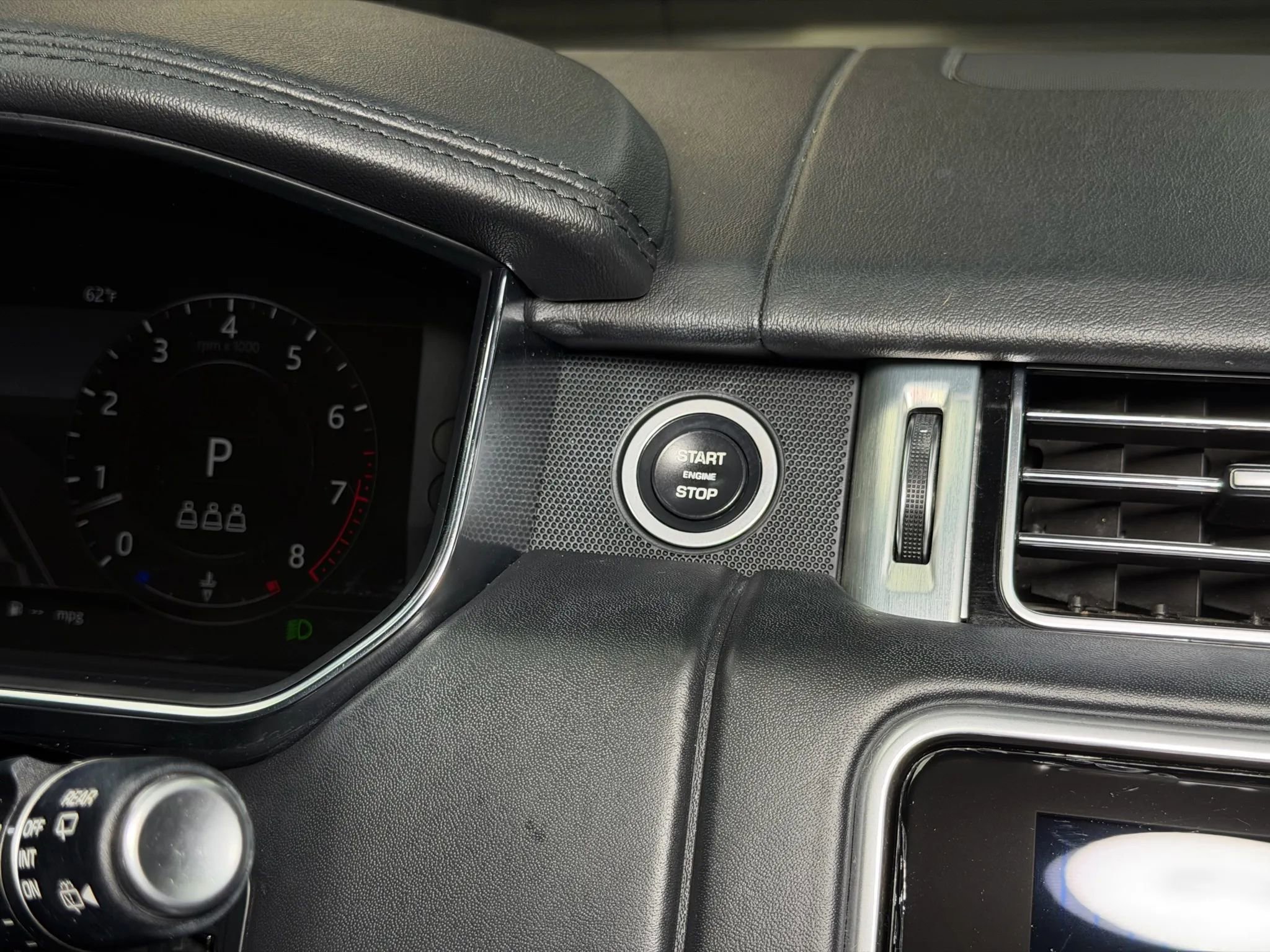 Used 2020 Land Rover Range Rover HSE image 46