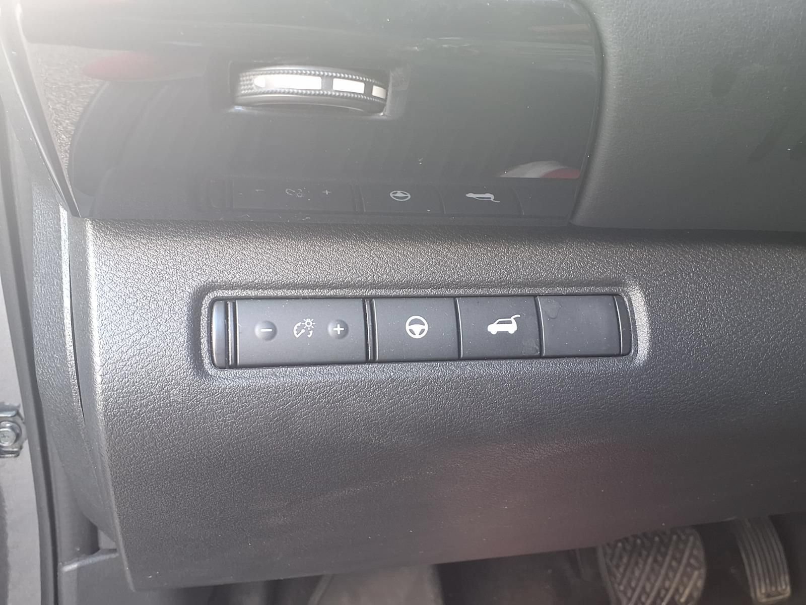 Used 2025 Nissan Pathfinder SV FWD image 6