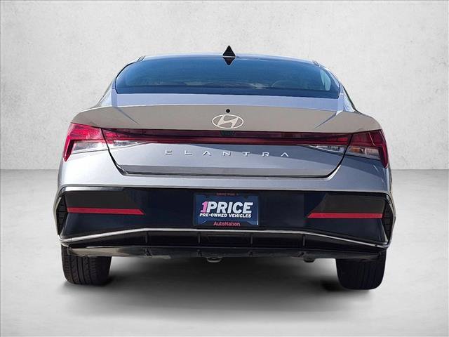 Used 2025 Hyundai Elantra SEL FWD image 7