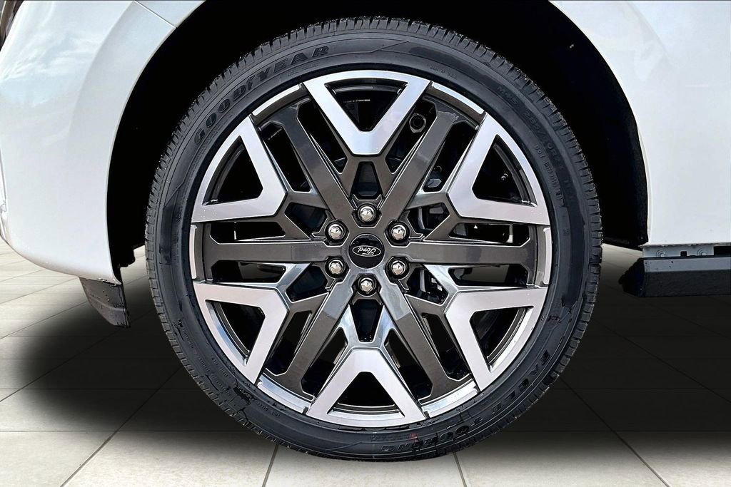 New 2026 Ford Expedition Max Platinum w/ Platinum Ultimate Package image 7