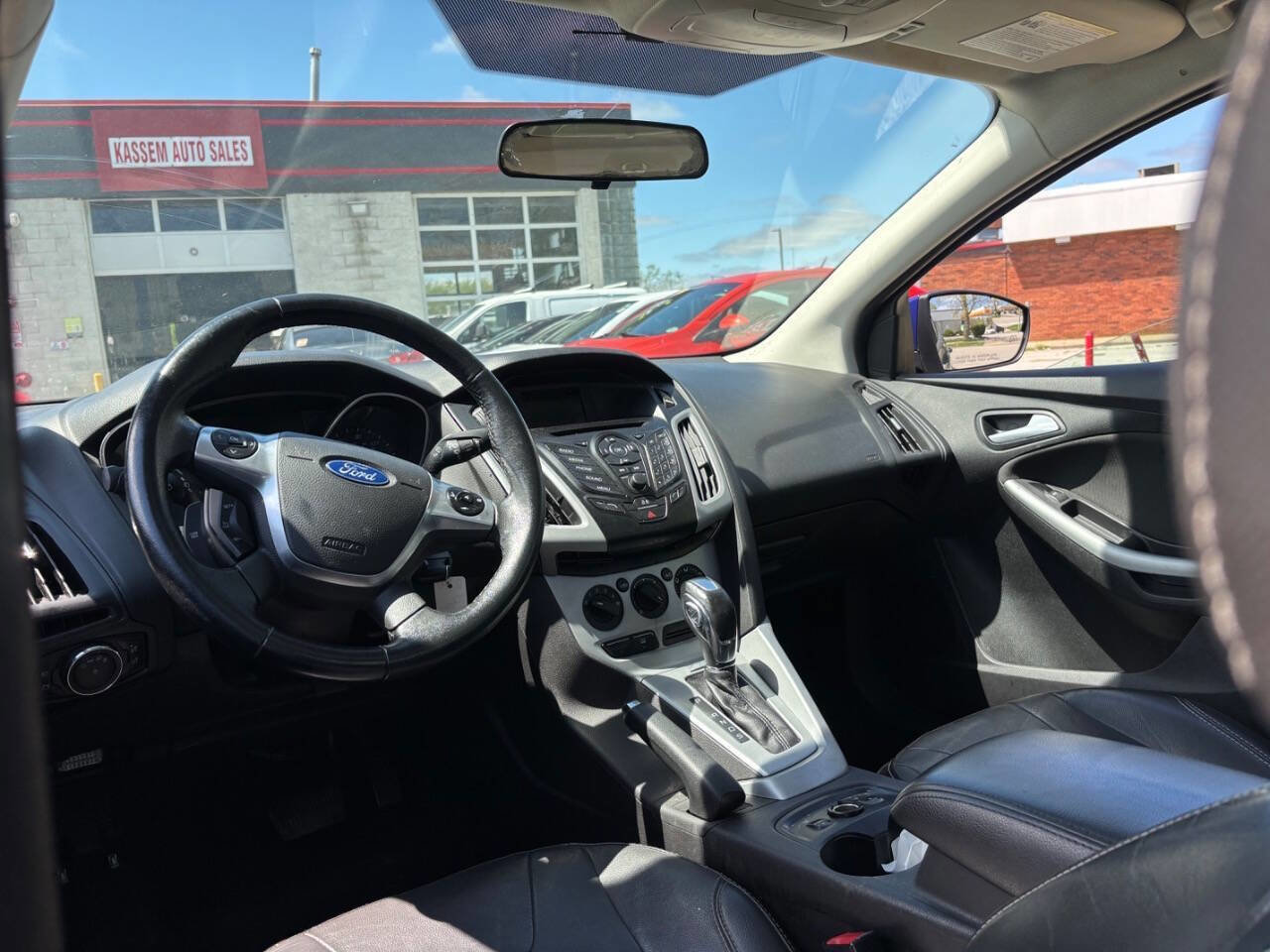 Used 2014 Ford Focus SE w/ Equipment Group 201A FWD image 12