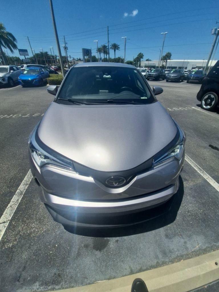 Used 2018 Toyota C-HR XLE FWD image 1