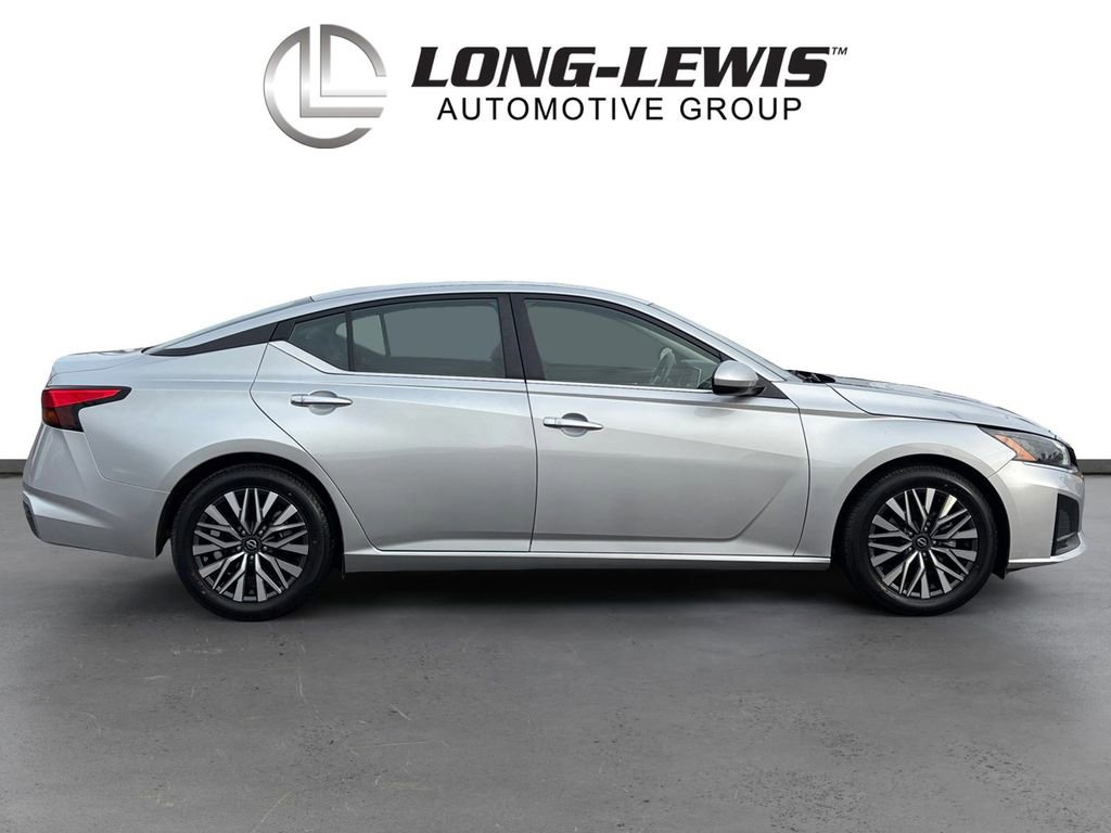 Used 2023 Nissan Altima 2.5 SV image 8