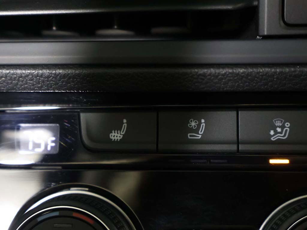 Used 2019 Volkswagen Jetta SEL Premium image 52