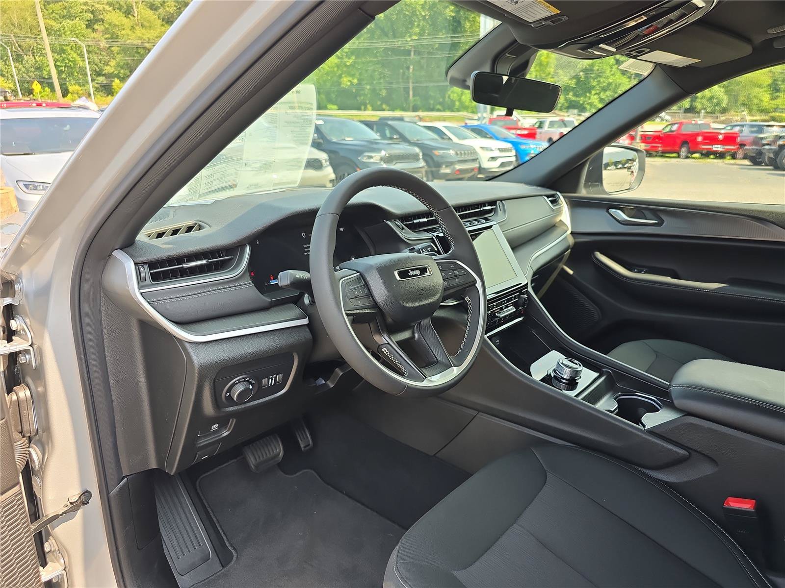 New 2026 Jeep Grand Cherokee Laredo X AWD/4WD image 25