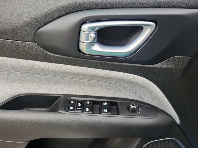 Used 2024 Jeep Compass Latitude AWD/4WD image 12