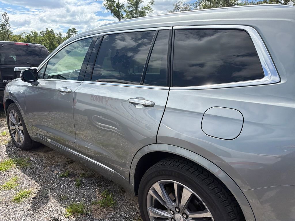 Used 2025 Cadillac XT6 Premium Luxury FWD image 8