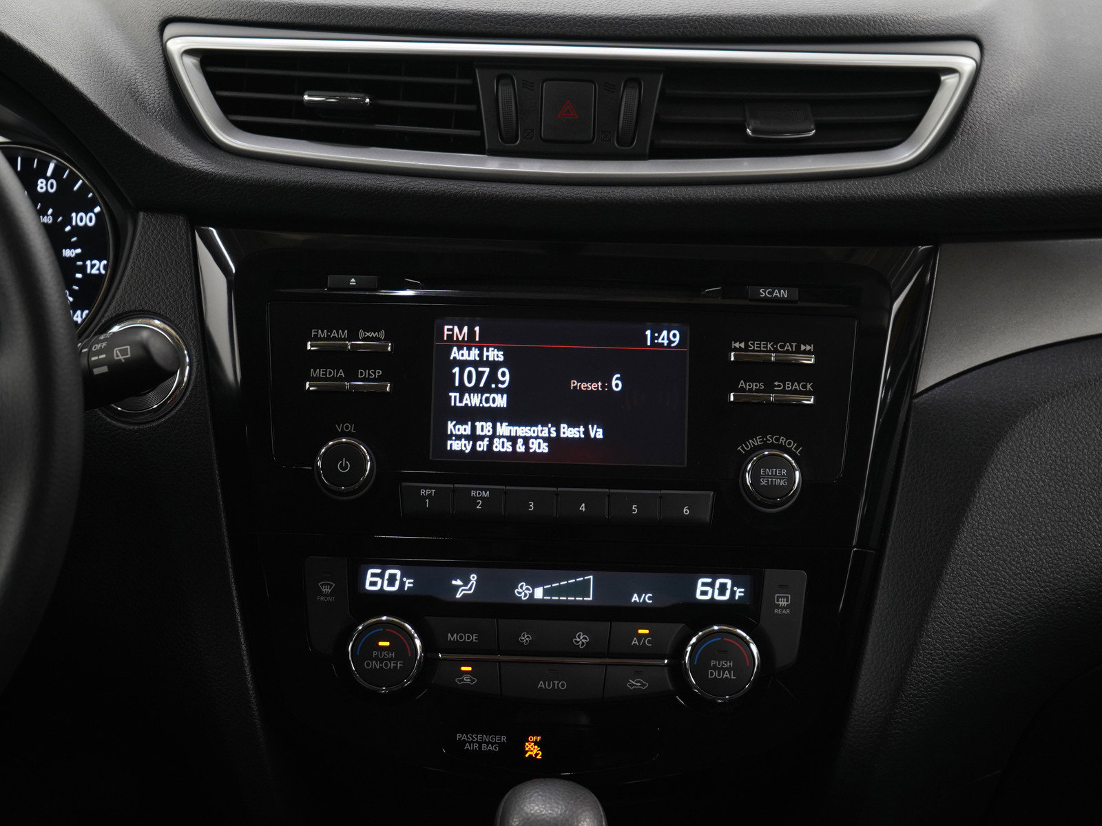 Used 2016 Nissan Rogue SV AWD/4WD image 15