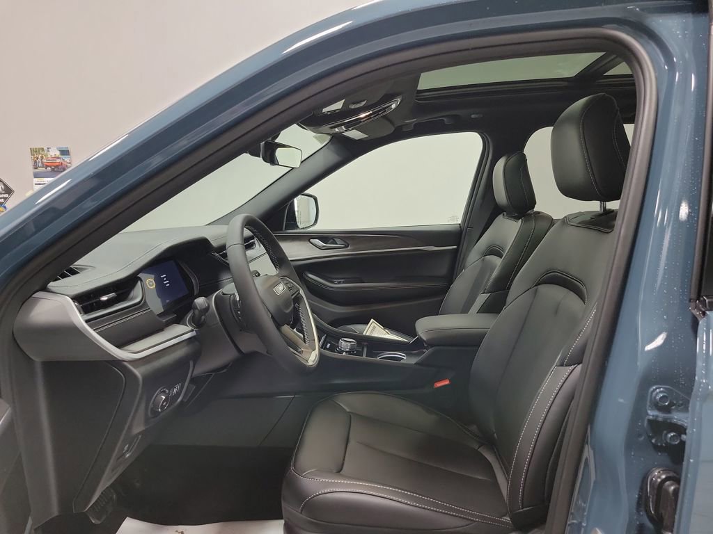 New 2026 Jeep Grand Cherokee Limited w/ Limited Altitude Package image 9