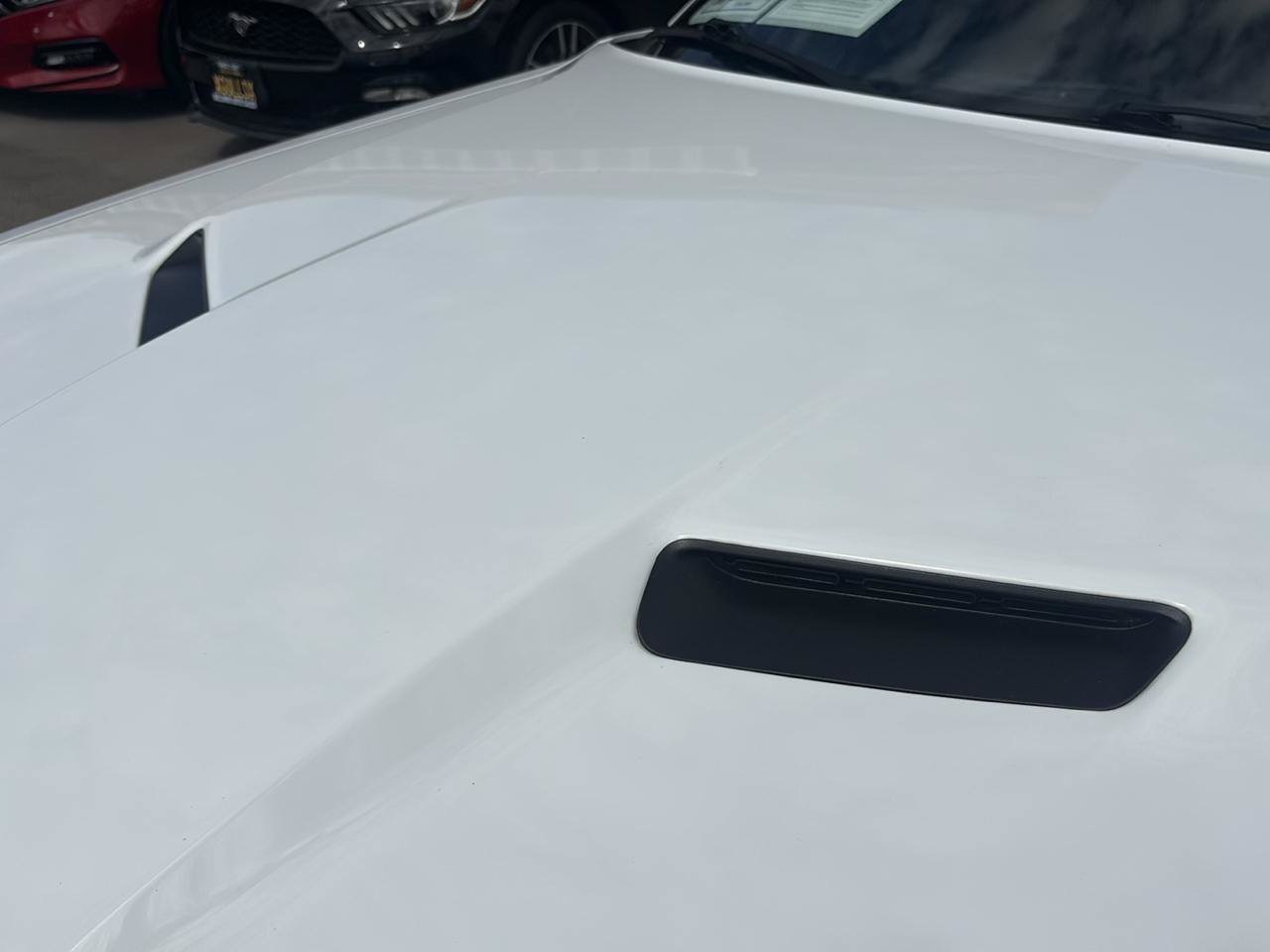 Used 2019 Dodge Challenger SXT RWD image 7