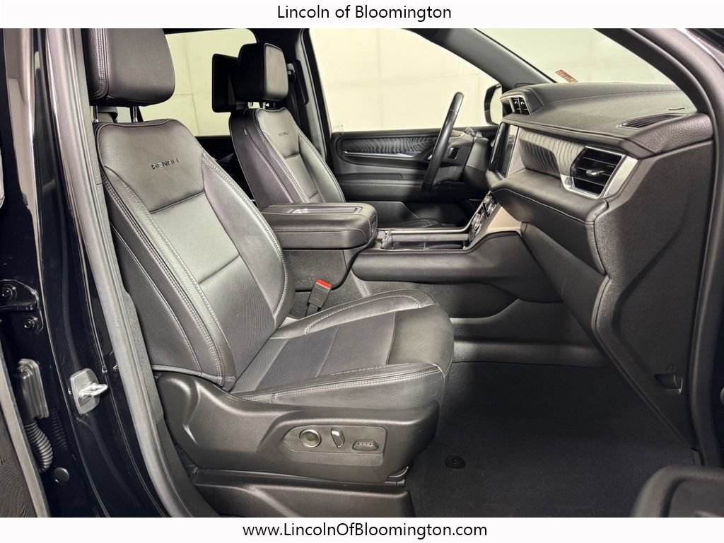 Used 2023 GMC Yukon XL Denali w/ Denali Reserve Package AWD/4WD image 11
