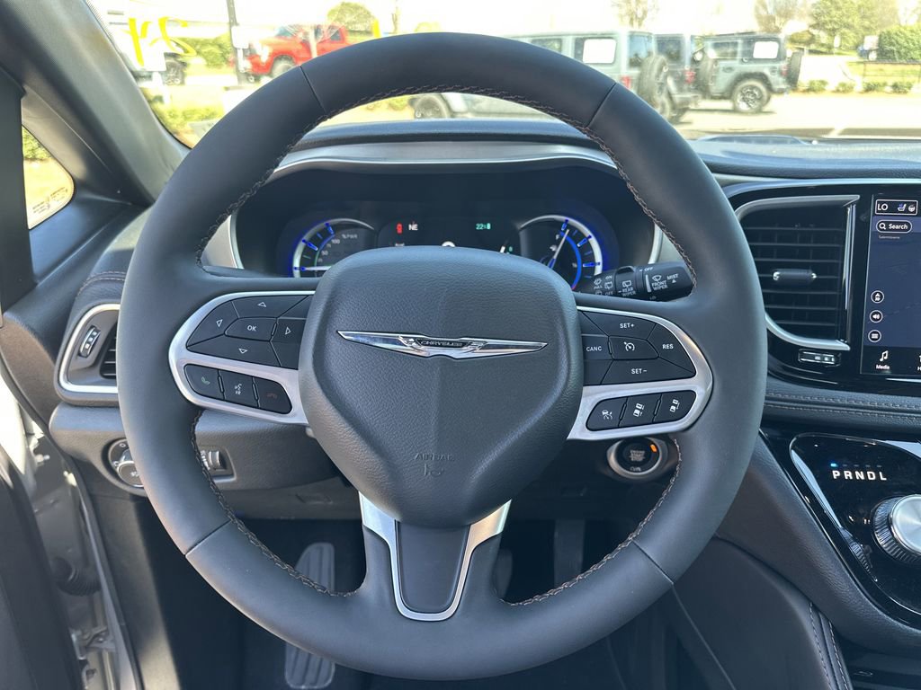 Used 2024 Chrysler Pacifica Pinnacle image 12