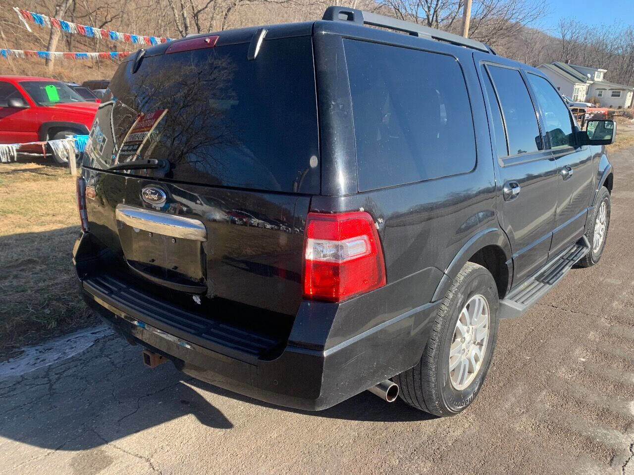 Used 2012 Ford Expedition XLT image 2