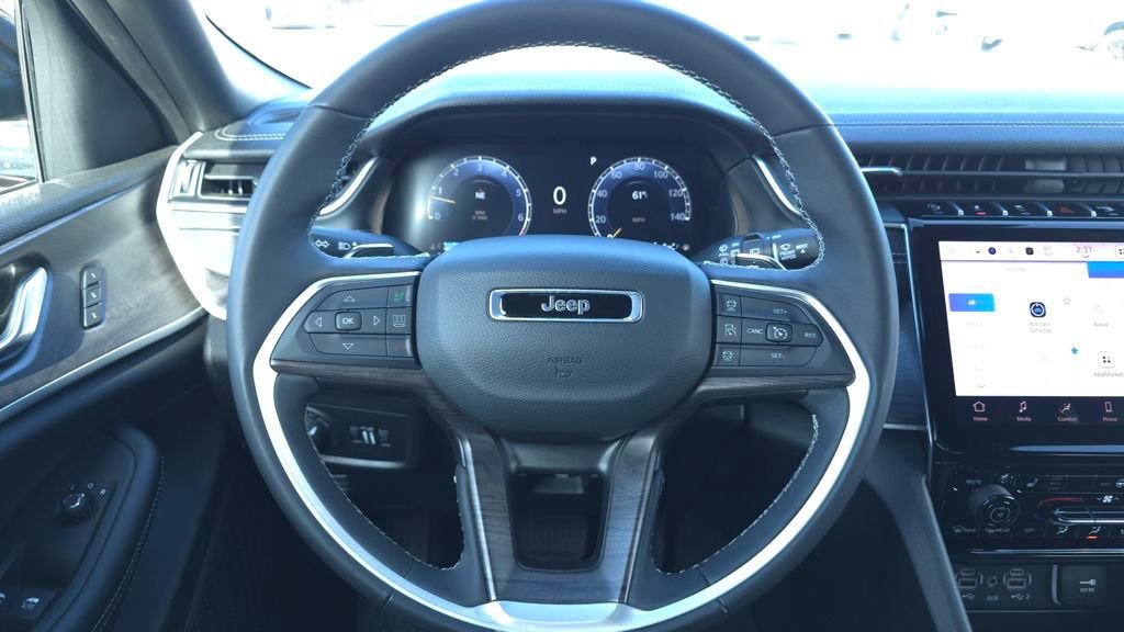 Used 2025 Jeep Grand Cherokee Limited w/ Black Appearance Package image 28