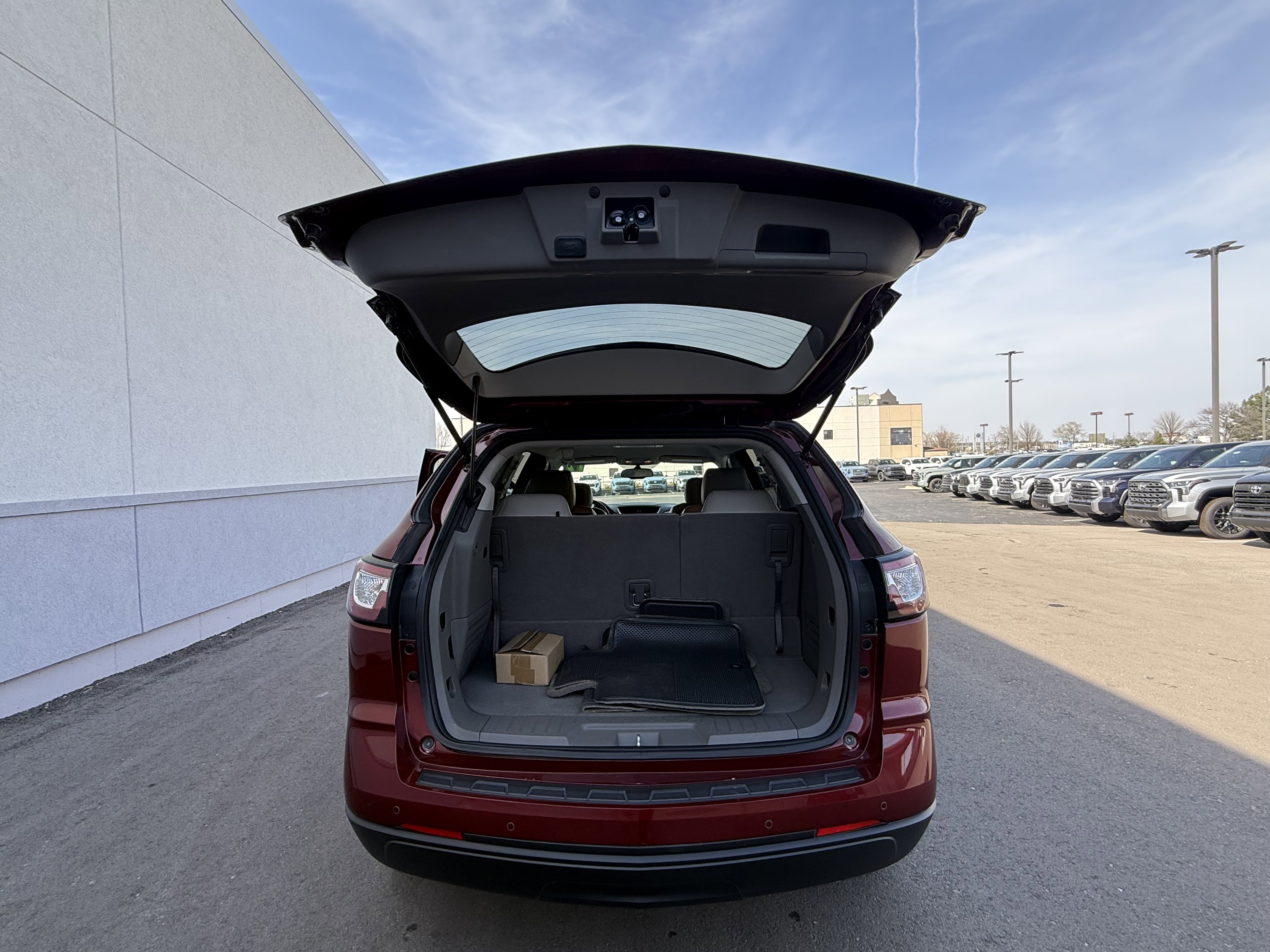 Used 2017 Chevrolet Traverse LT image 28