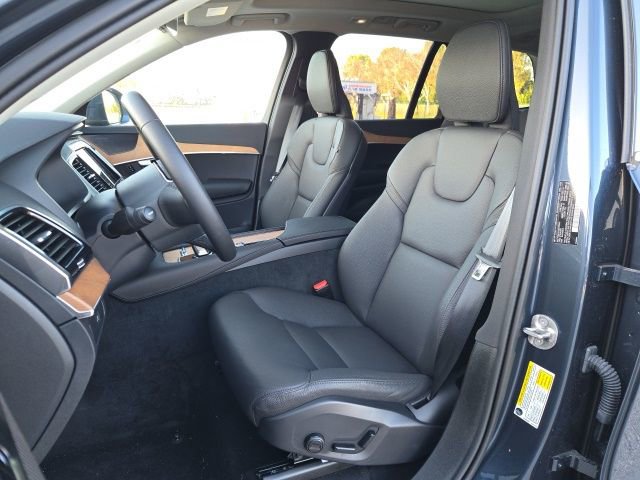 Used 2025 Volvo XC90 B5 Plus w/ Protection Package Premier image 16