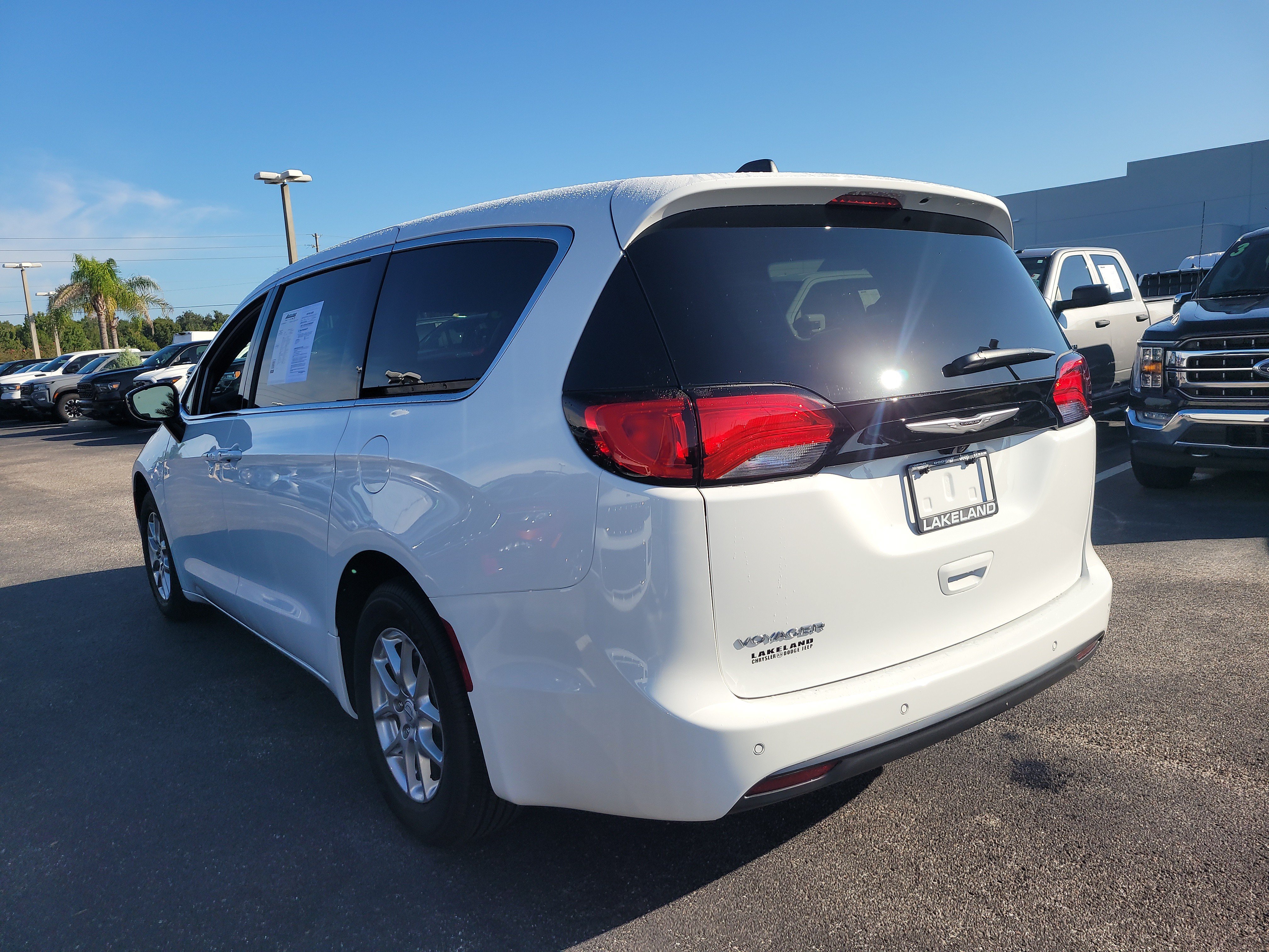 Used 2026 Chrysler Voyager LX FWD image 6