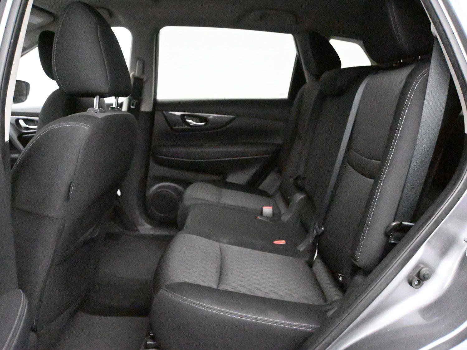 Used 2018 Nissan Rogue SV image 10