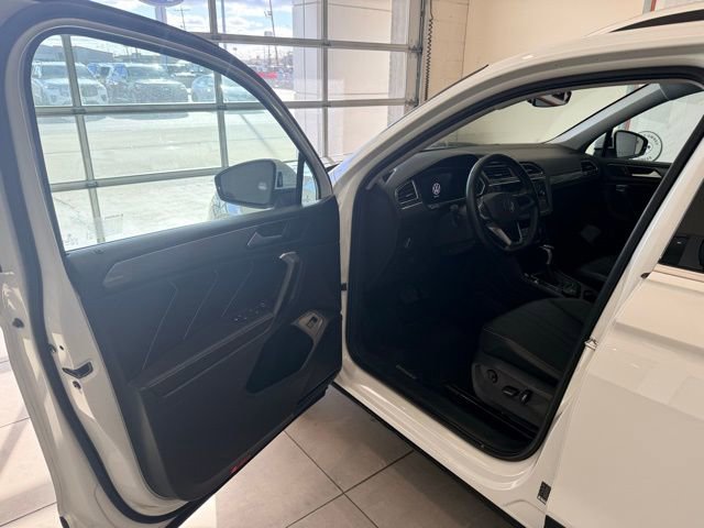 Used 2024 Volkswagen Tiguan SE image 9