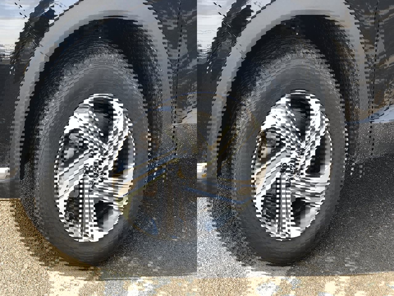 Used 2023 Hyundai Santa Fe SE w/ Cargo Package image 2