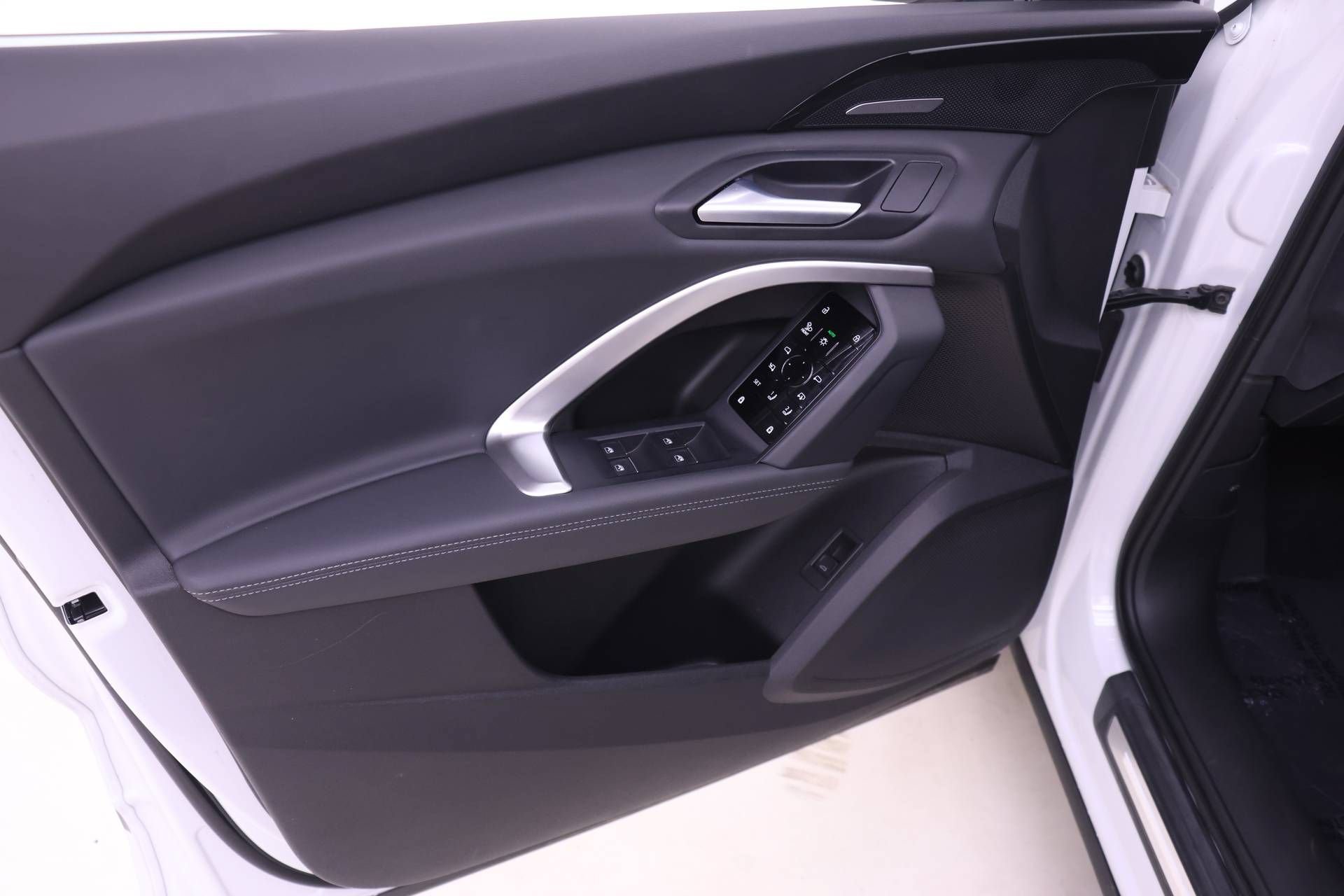 Certified 2025 Audi Q5 Premium Plus AWD/4WD image 12