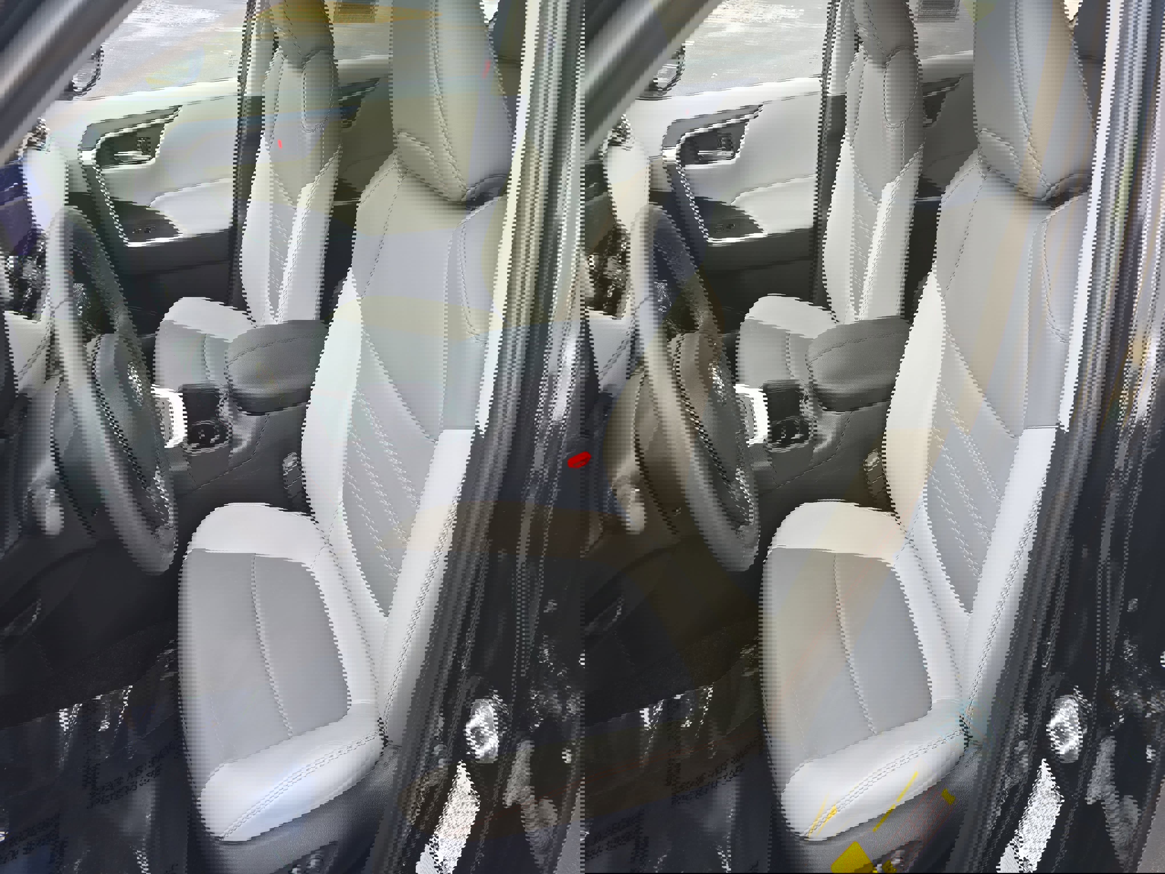 Used 2023 Toyota RAV4 XLE Premium image 16