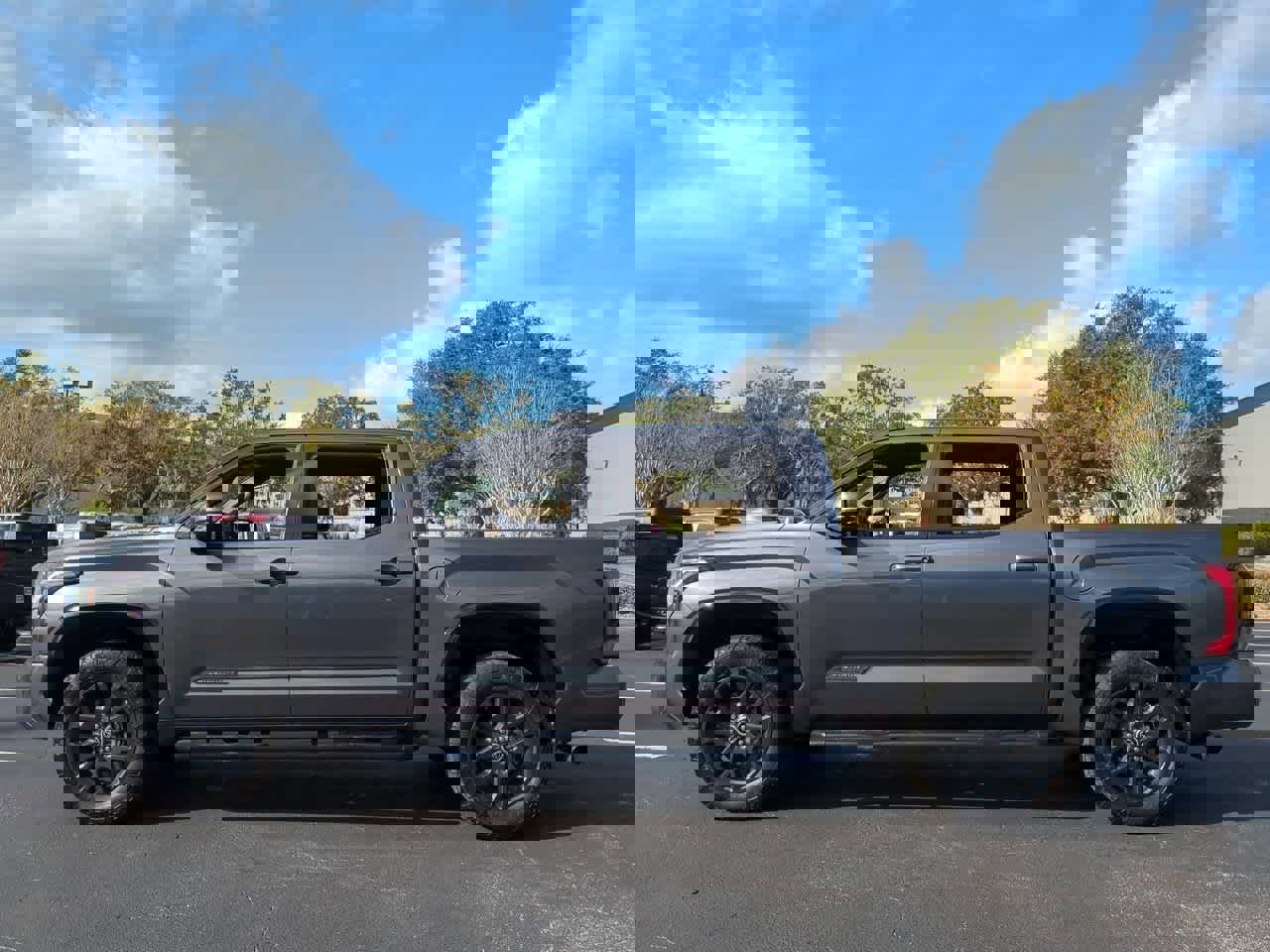 Used 2023 Toyota Tundra Platinum image 5