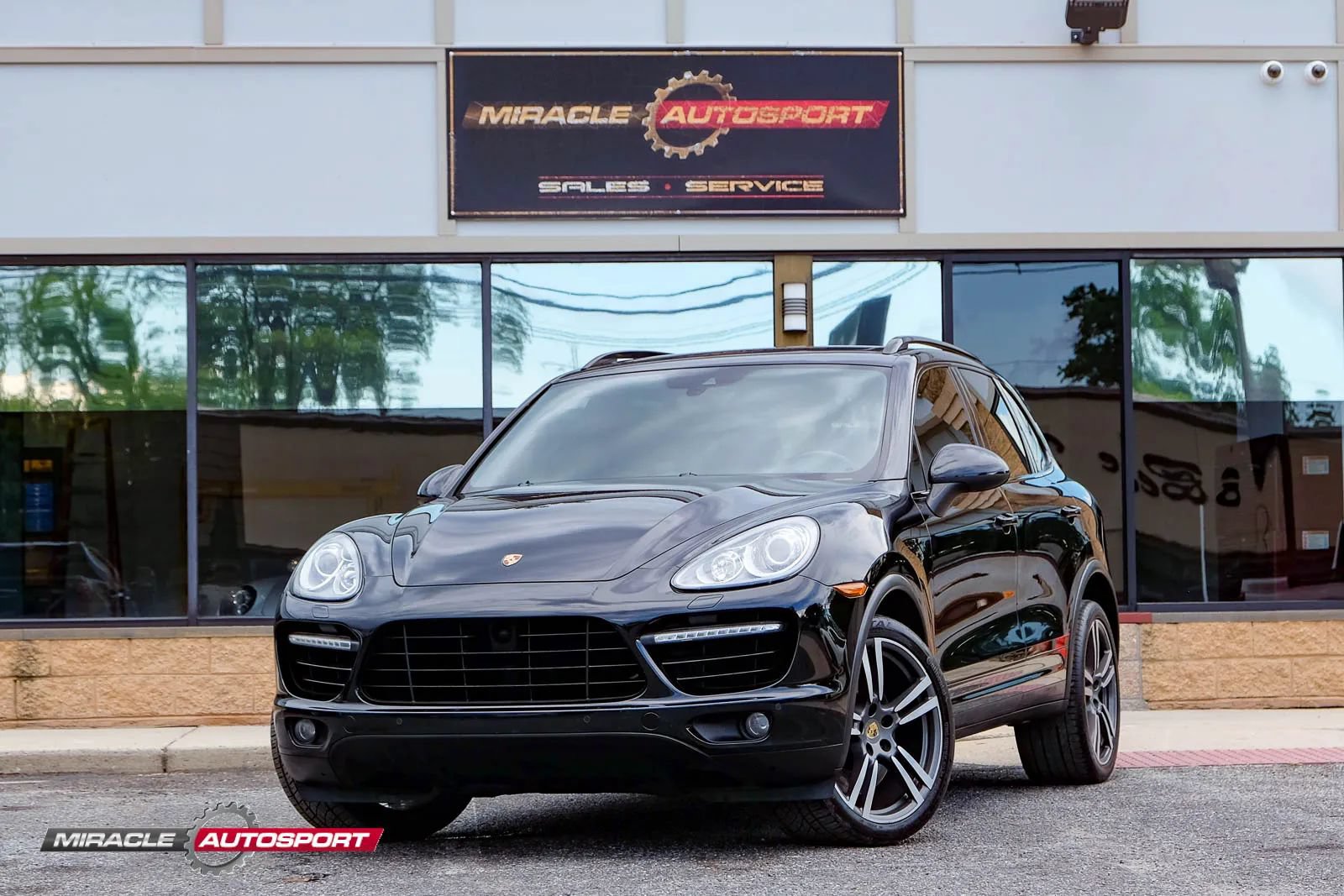 Used 2014 Porsche Cayenne Turbo AWD/4WD image 1
