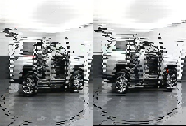 Used 2023 Jeep Grand Cherokee L Limited image 43