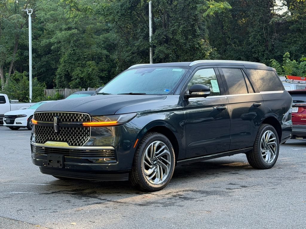 New 2026 Lincoln Navigator Reserve AWD/4WD image 3
