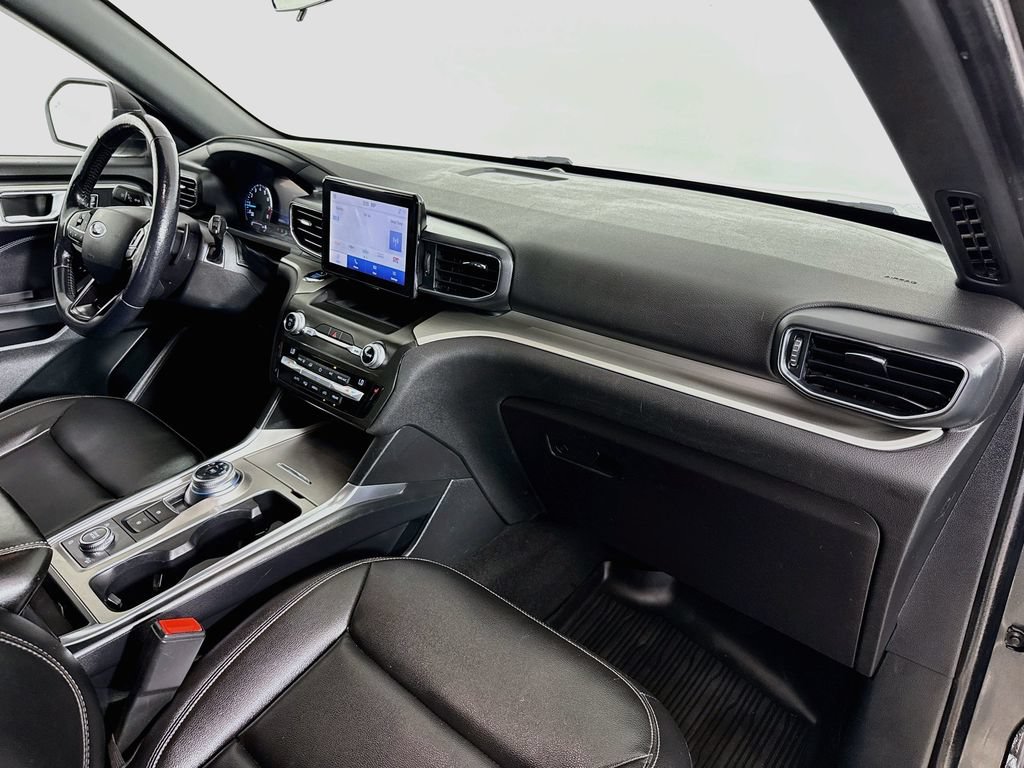 Used 2020 Ford Explorer XLT w/ Equipment Group 202A AWD/4WD image 31