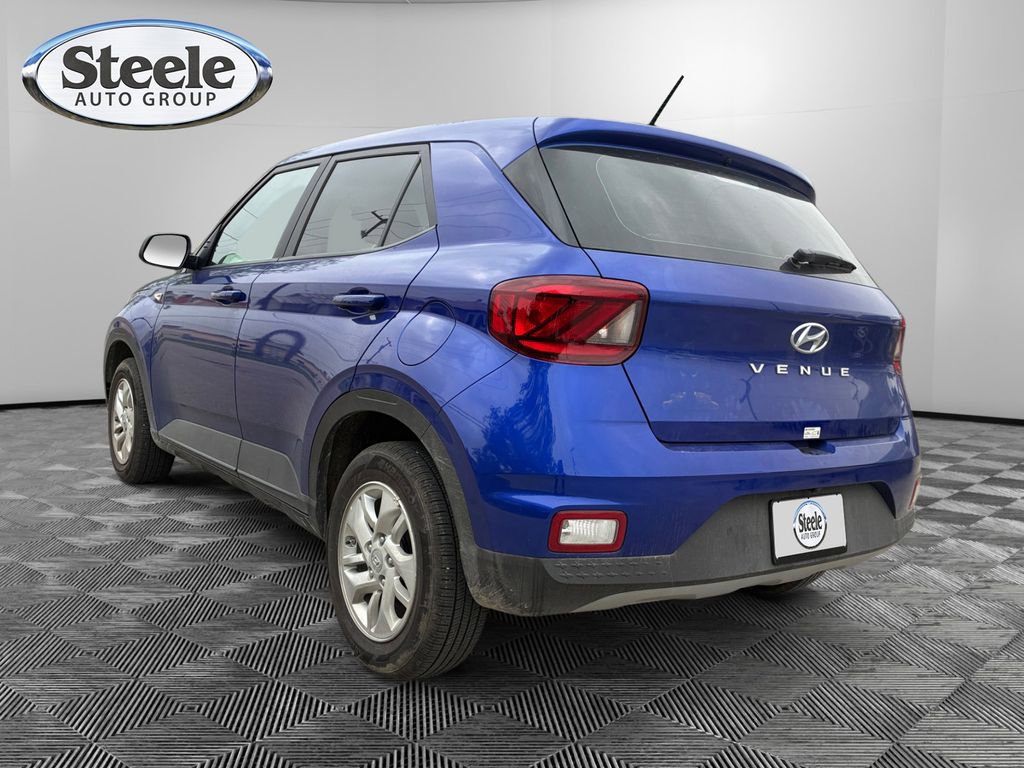 Used 2025 Hyundai Venue SE FWD image 3