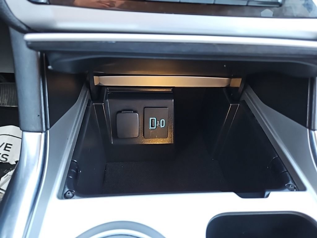 Used 2021 Ford Explorer XLT w/ Equipment Group 202A image 24