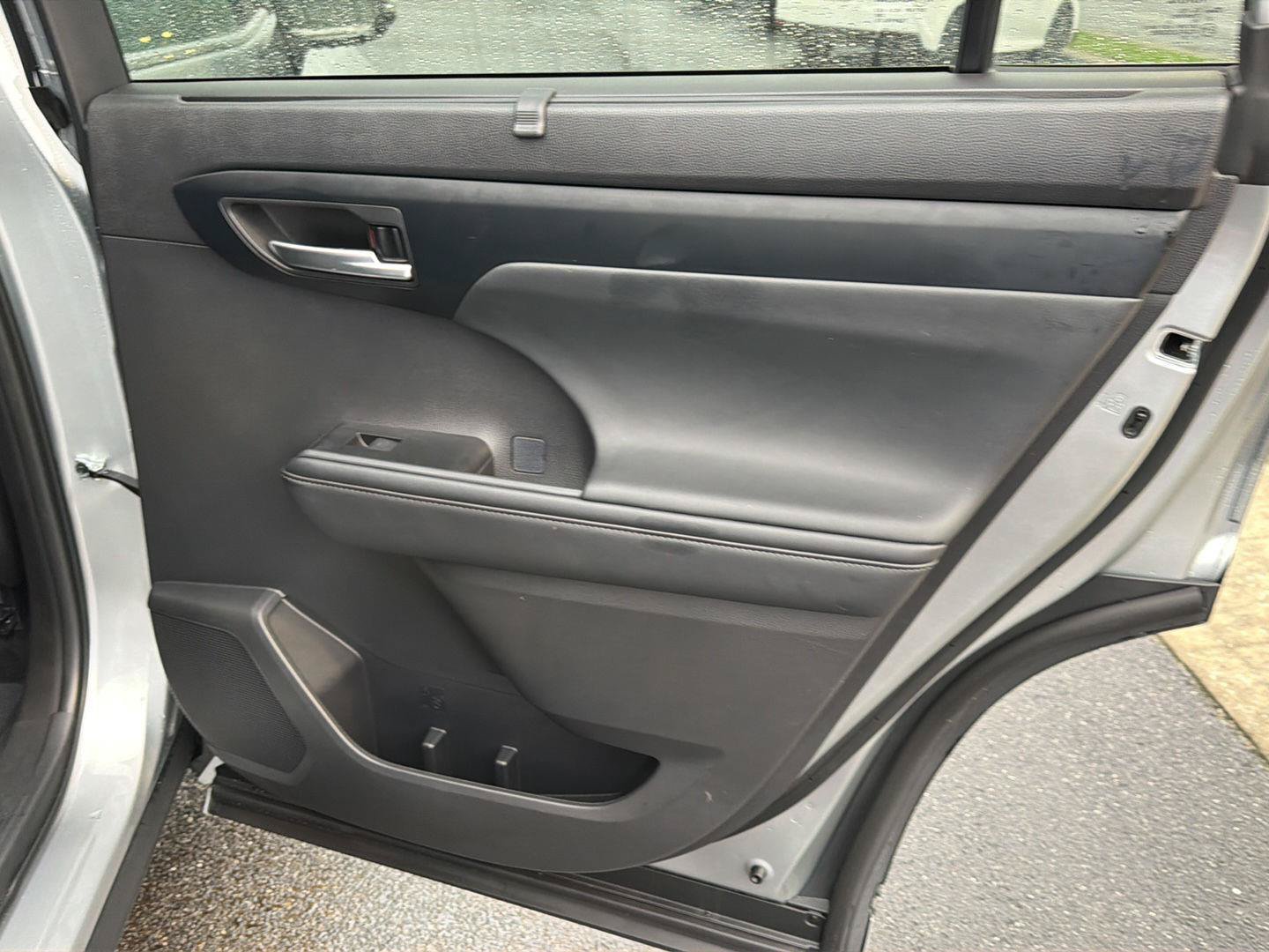 Certified 2025 Toyota Highlander XLE FWD image 16